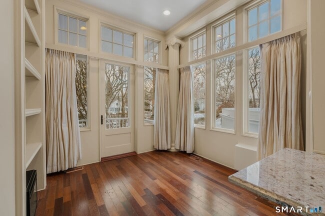 Building Photo - 9 Lyme St