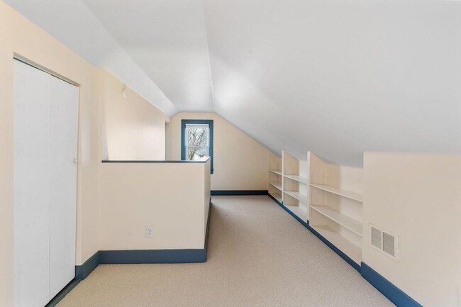 Building Photo - 2300 NE McKinley St