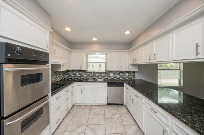 Building Photo - 2903 Pepperwood Dr