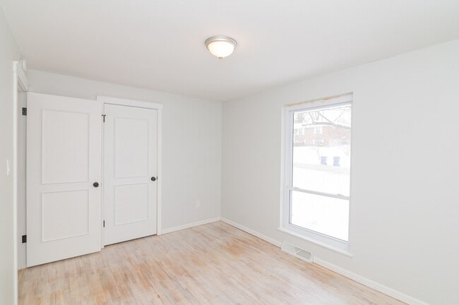 Building Photo - 2113 Melody Dr