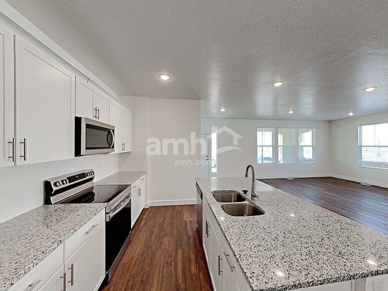 Building Photo - 6101 W Arranmore Dr