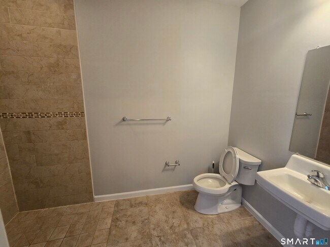 Building Photo - 6 Oak Branch Dr