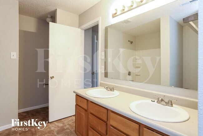 Building Photo - 12649 White Rabbit Dr