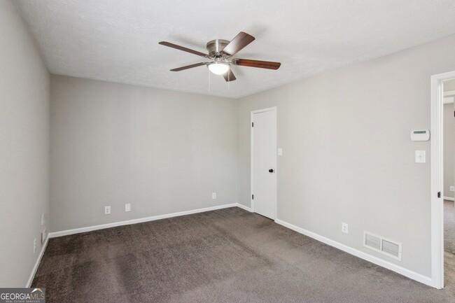 Building Photo - 2453 Falcon Ct