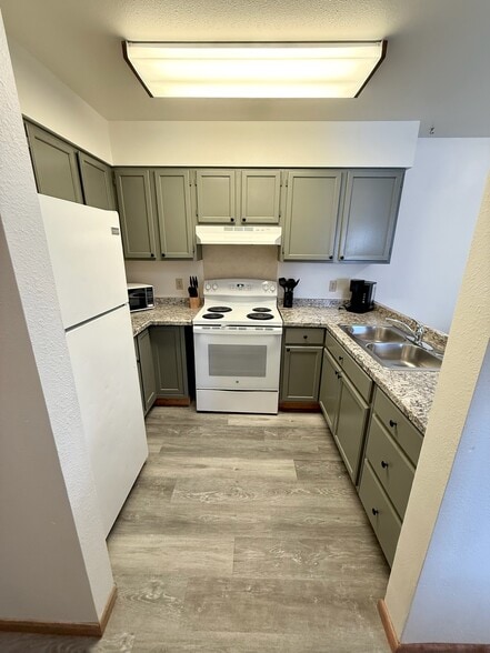 Building Photo - 1526 Lake Elmo Dr