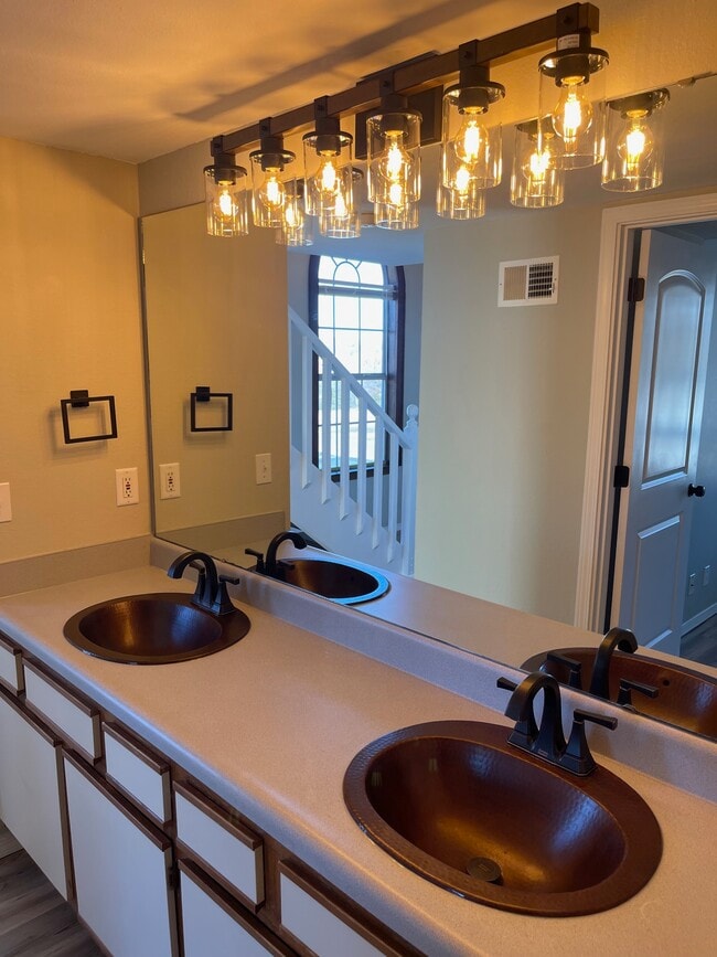 Building Photo - 16 Fall Creek Trail