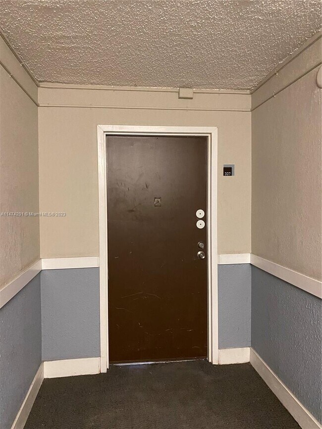 Primary Photo - 486 NW 165th St