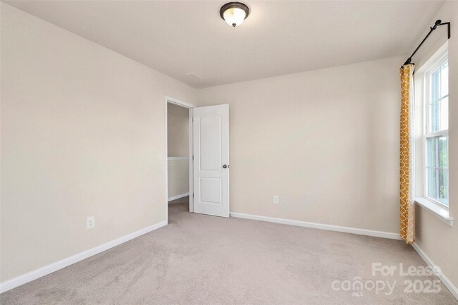 Building Photo - 16027 Harbor Hill Dr