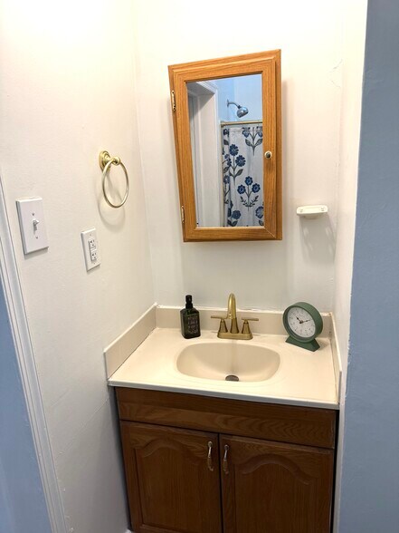 Building Photo - 206 N Bethlehem Pike