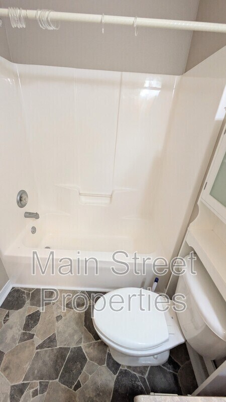 Building Photo - 7889 Stonebrook Dr