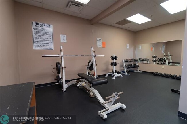 Building Photo - 9220 S Hollybrook Lake Dr