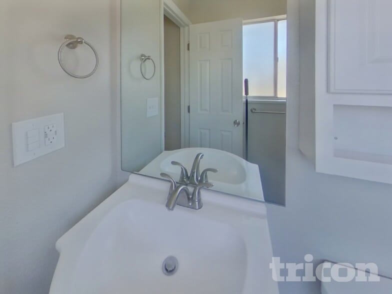 Building Photo - 1017 De La Vista Pl