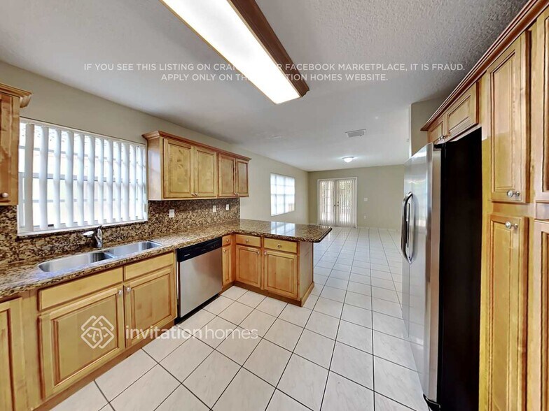 Building Photo - 2016 SW 58th Ct