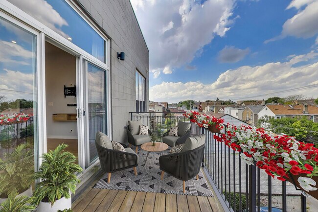 Building Photo - 1708 W Cermak Rd