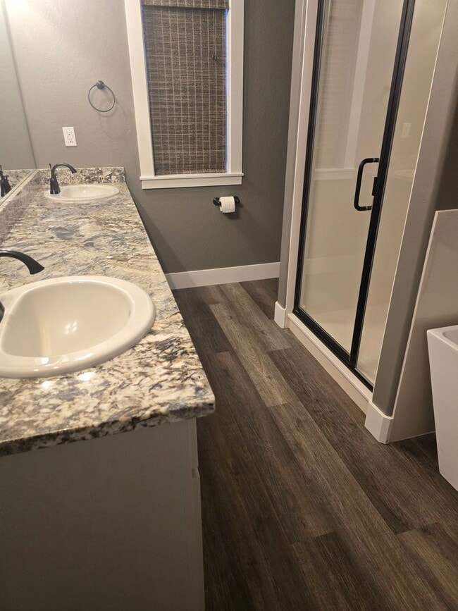 Building Photo - 3 bed 2 bath  Home for Rent in Grants Pass