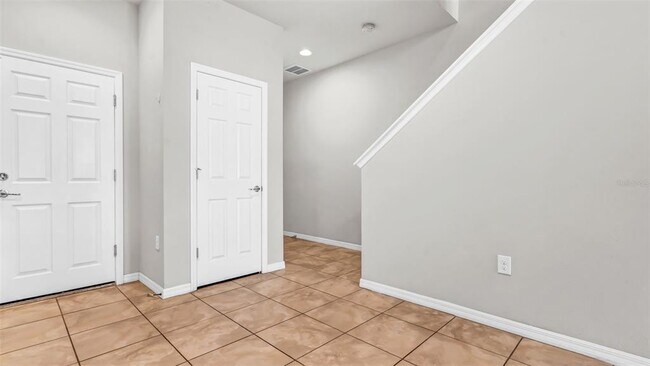 Building Photo - 9153 Hillcroft Dr