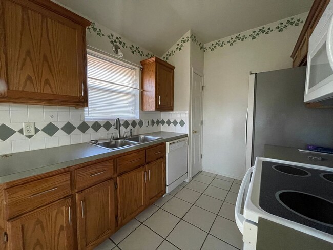 Building Photo - 360 Virtual Tour Available