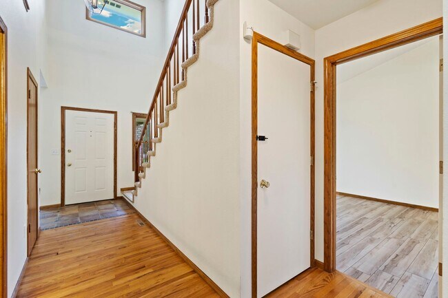 Building Photo - Spacious Home in a Great Location!