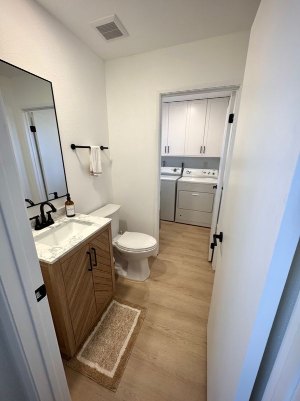 Building Photo - 400 S Flower St