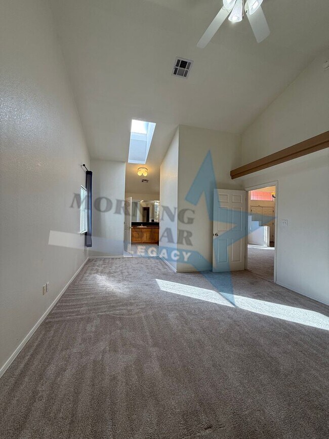 Building Photo - 4 bedroom, 4 bath house - Must see landscaping!