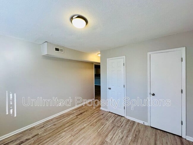 Building Photo - 213 Sunn Aire Ct