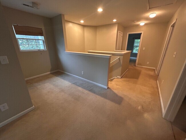 Building Photo - Amazing 3BR Townhome in The Pines at Charleston Park!