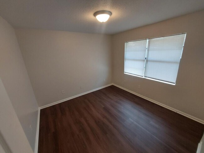 Building Photo - 427 S Main St