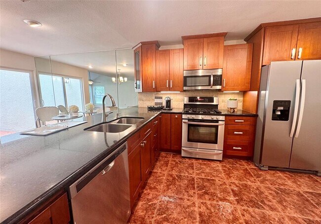 Building Photo - 20313B Sunny Shores Dr