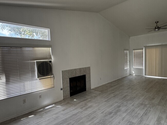 Building Photo - 14724 Rockrose St