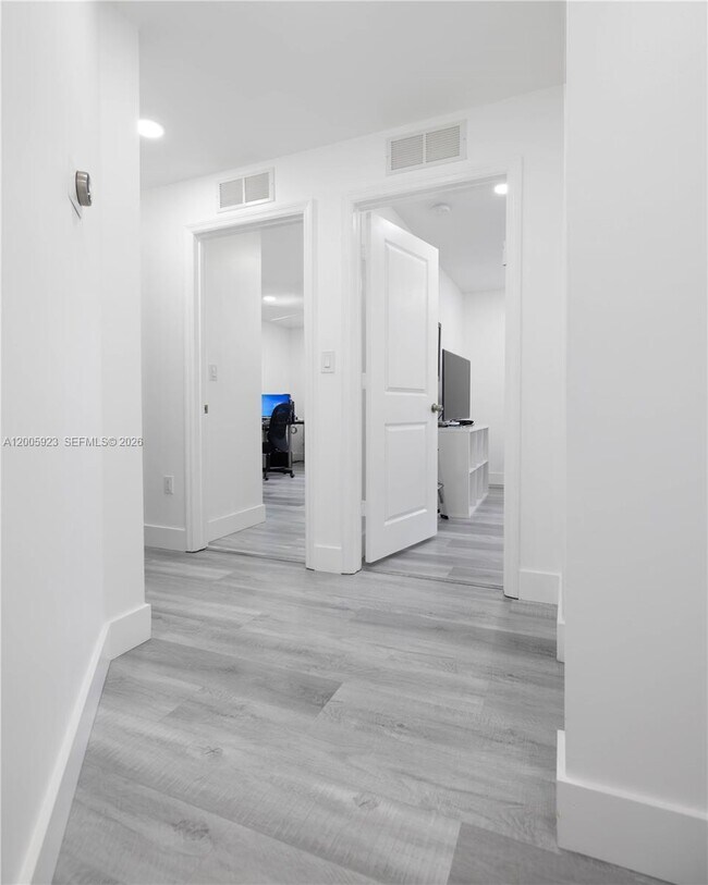 Building Photo - 345 NE 194th Ln