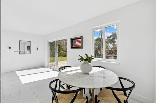 Building Photo - 10750 SW 43rd Ln