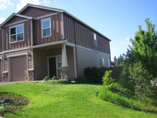 Building Photo - CARMELCREST895