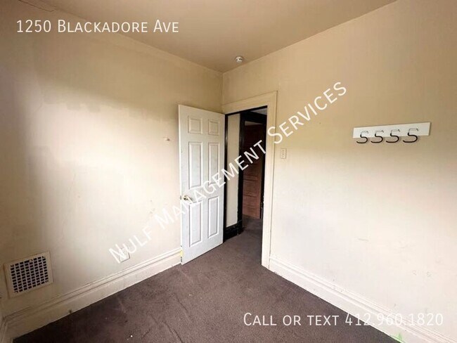 Building Photo - 1250 Blackadore Ave