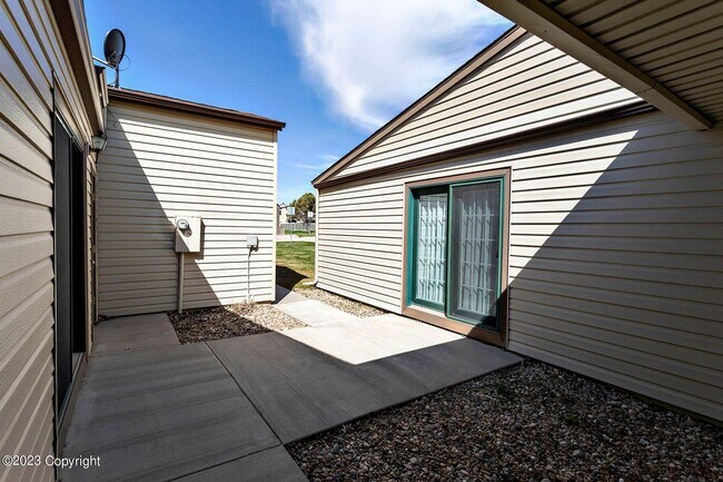Building Photo - 909 Indian Hills Dr