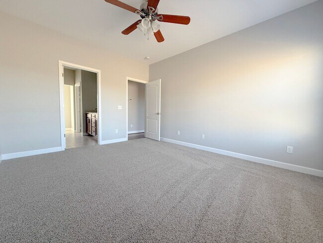 Building Photo - Spacious 4-Bedroom Home with Large Yard and Dual Garages in Cookeville