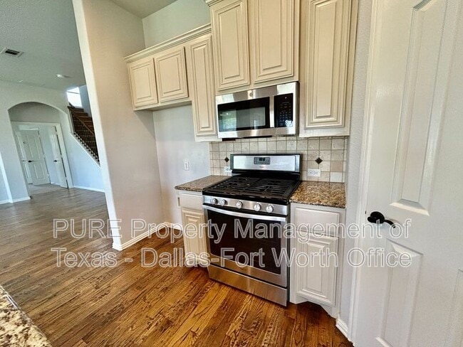 Building Photo - 511 Carnation Ln