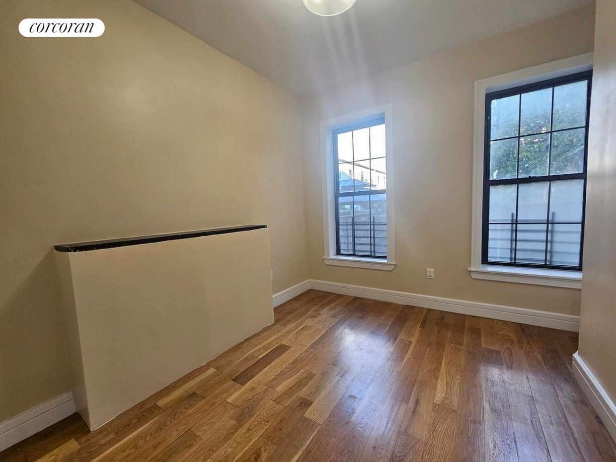 Building Photo - 215 Lewis Ave