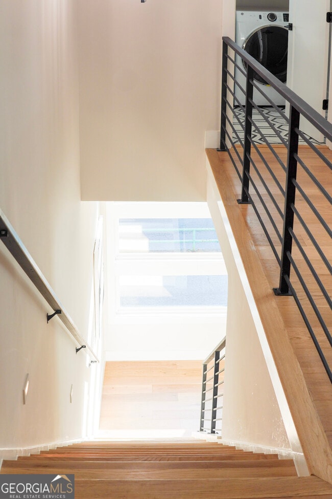 Building Photo - 68 Boulevard SE