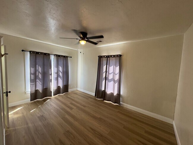 Building Photo - Beautiful 2 Story home Available coming soon!, pet friendly!