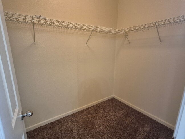 Building Photo - Adorable 3 bedroom 2.5 bath home with loft