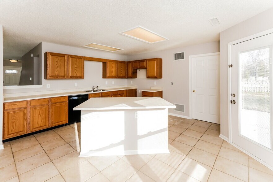 Building Photo - 2027 Odell St