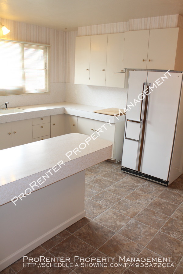 Building Photo - Spacious 1 Bed, 1 Bath Ogden Apartment