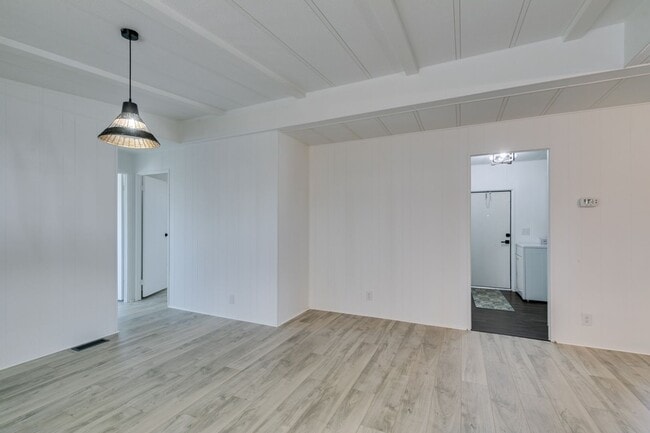 Building Photo - Beautifully Remodeled Boulder City Home with Spacious Backyard Retreat
