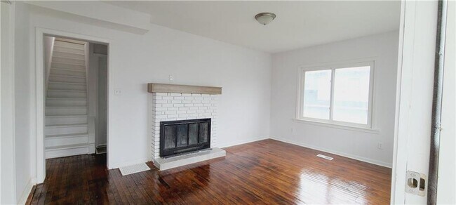Building Photo - Newly remodeled 3 Bed 2 Bath