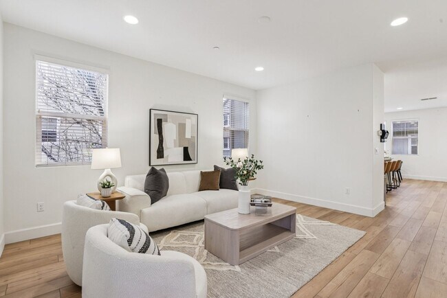 Building Photo - Beautiful Corner-Unit Townhome Near Downtown – 4 Bed | 3 baths