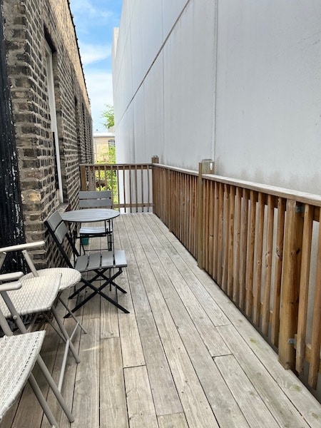 Building Photo - 753 W Schubert Ave