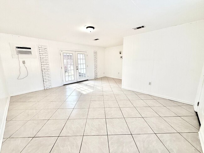 Building Photo - 16405 Patton Ave