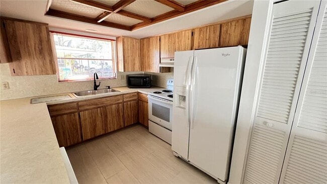 Building Photo - 10548 86th Ave N