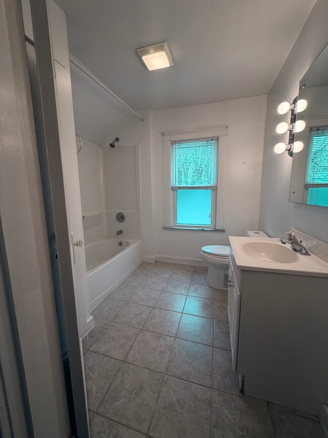 Building Photo - 564 Shroyer Rd