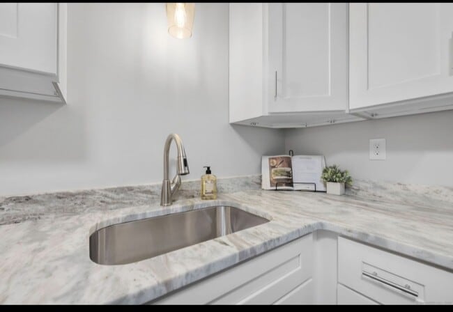 Building Photo - 165 South St